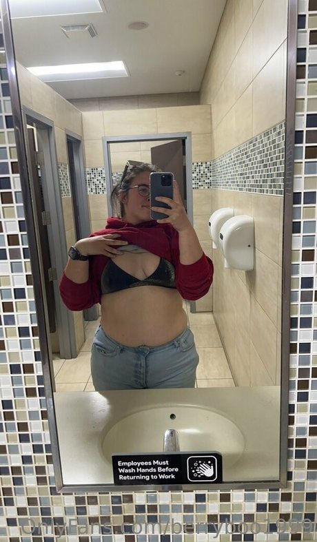 berryboo1999 onlyfans tits
