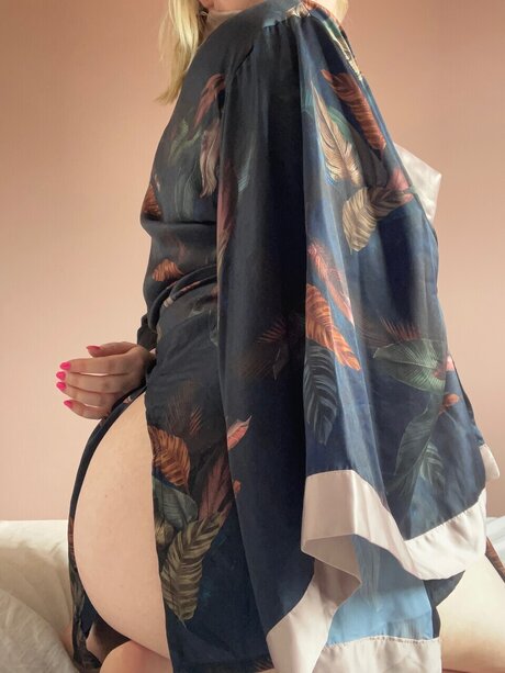 CheekyChiChi onlyfans free content