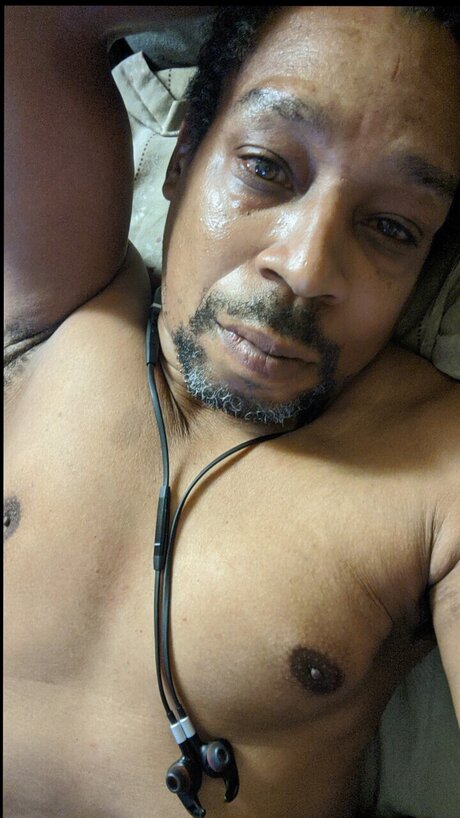 SmokeyGee nude on onlyfans