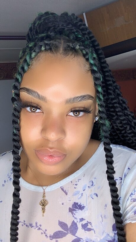 PrettyTee_ onlyfans leaked