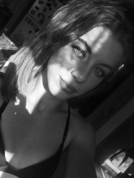 Delicatefckingfl0wer onlyfans naked leak