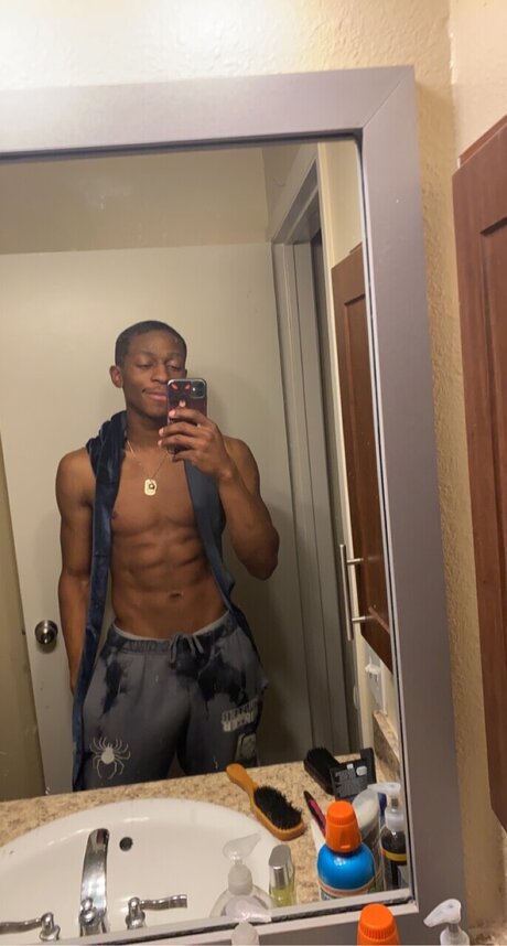 OllieTheHobo onlyfans striptease