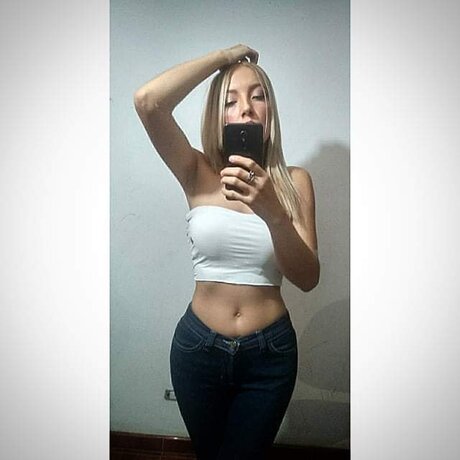 Emily Herrera onlyfans leajs