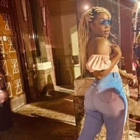 Talia onlyfans model photo