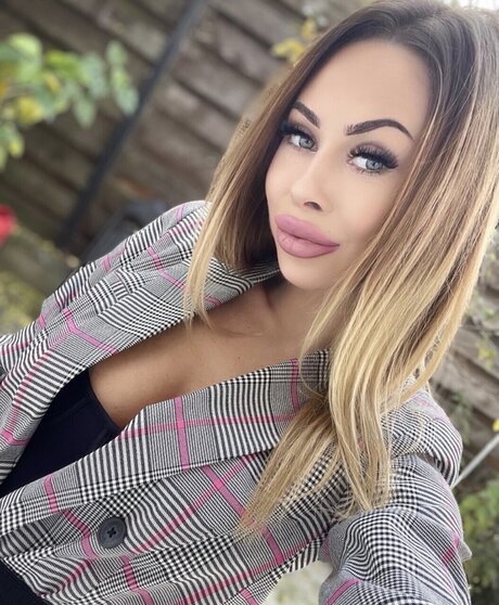 Andreea onlyfans strip tease