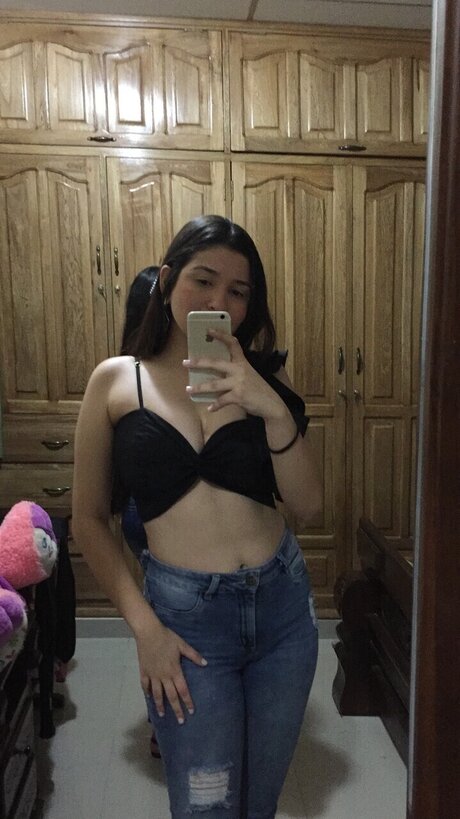 Lunita Caliente only fans pictures