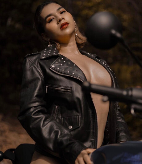 Sara Nadine onlyfans lesk