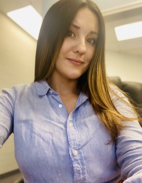 onegoodbumblebee onlyfans leaked porn