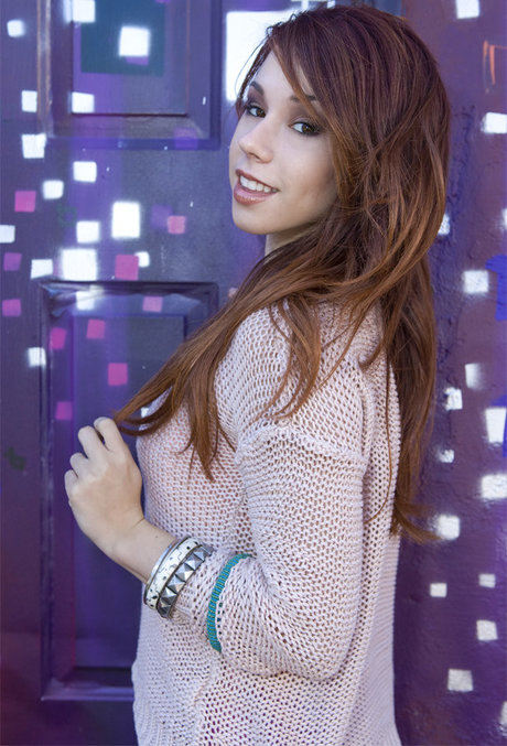 Jillian Rose Reed Profile pic