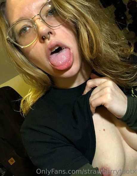 strawberrytootx en onlyfans
