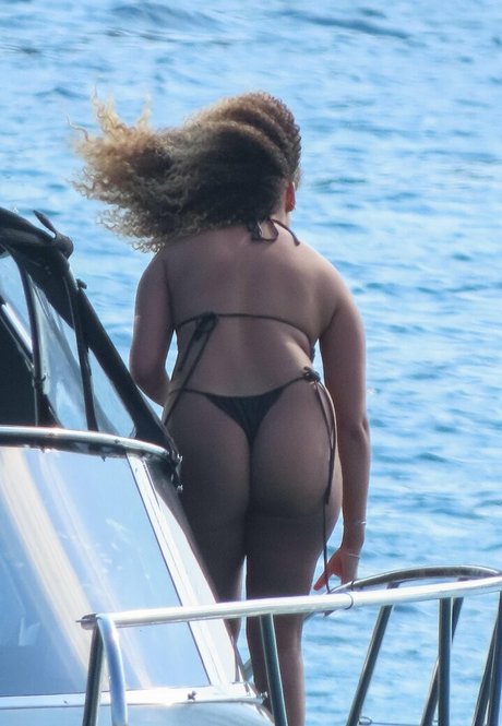 Amber Gill Profile pic