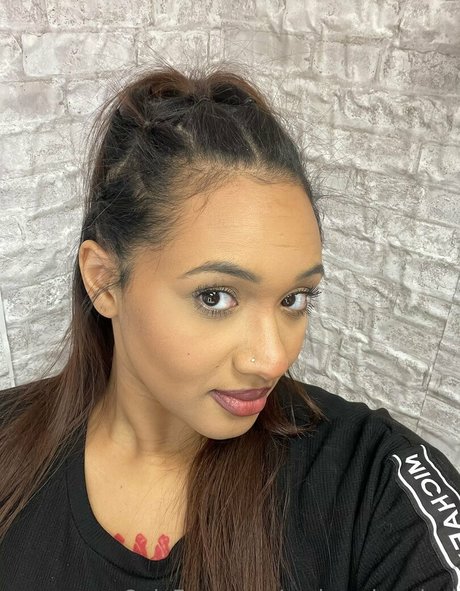 makeupbymicol onlyfans strip tease