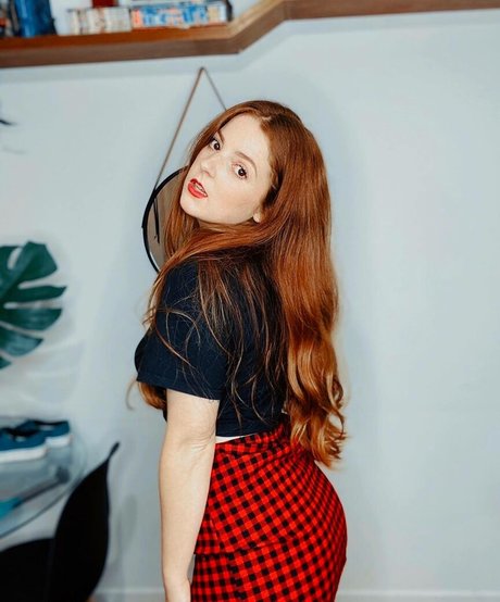 Mai Purper onlyfans striptease