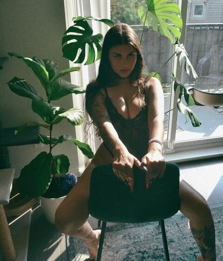 Angela Amethyst onlyfans model photos