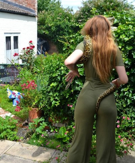 sleepyvegan onlyfans model photo