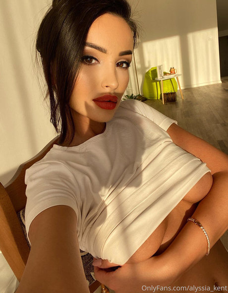 alyssia kent only fans pics