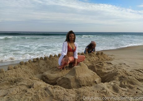 feliciathunnder only fans photos
