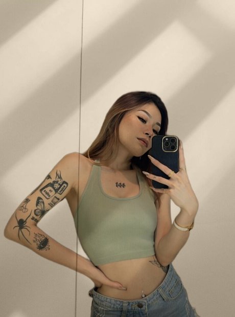 ashleyschaffino onlyfans strip