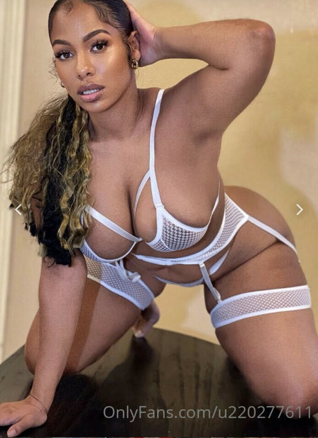 Leiza Mae Keane onlyfans tits