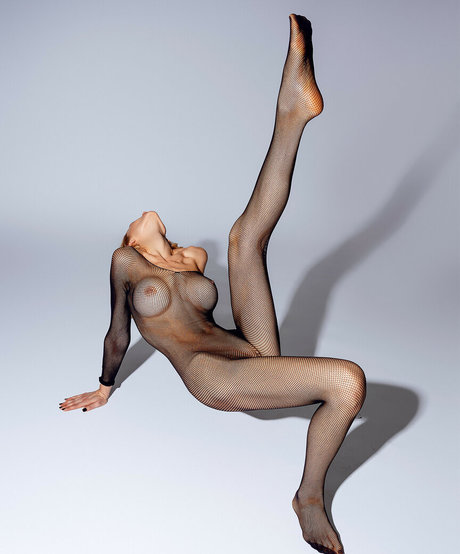 Tinka Wolff onlyfans striptease