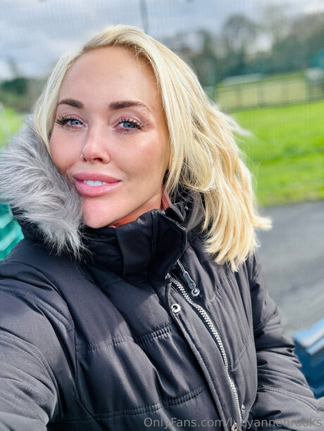 lucyannebrooks onlyfans photos
