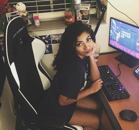 krystalogy nude porn onlyfans