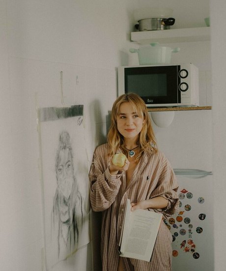 Clara Galle onlyfans content type