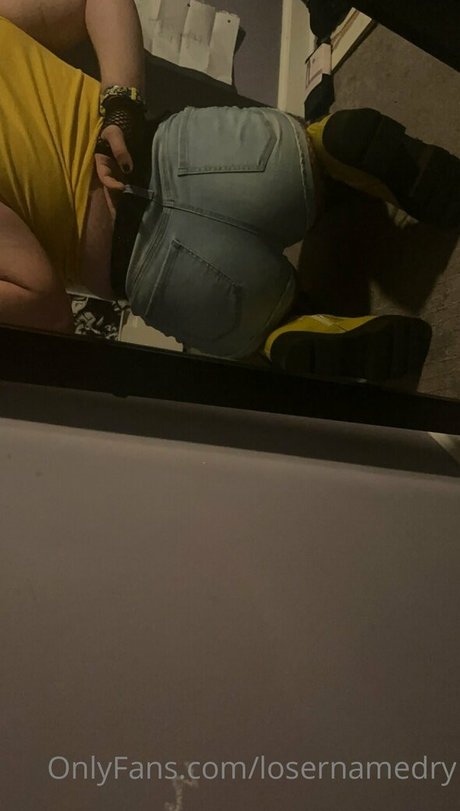 losernamedry naked on onlyfans
