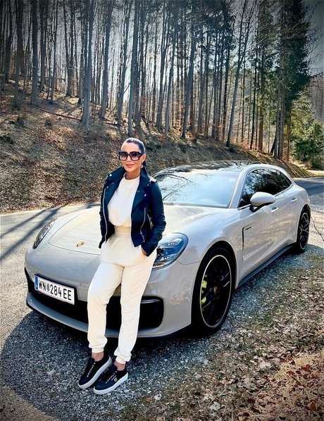 Onlyheni onlyfans photos