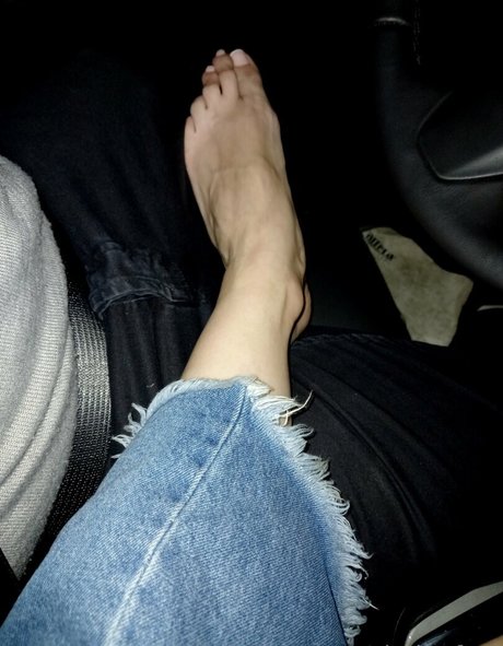 clarita feet leak onlyfans