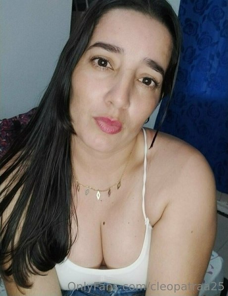 cleopatraa25 onlyfans topless