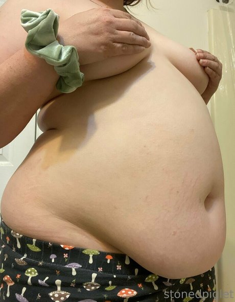 stonedpiglet onlyfans model