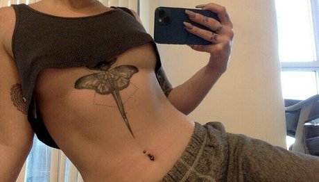 Valerie Moon onlyfans leams