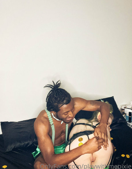 playwithmepixie onlyfans model