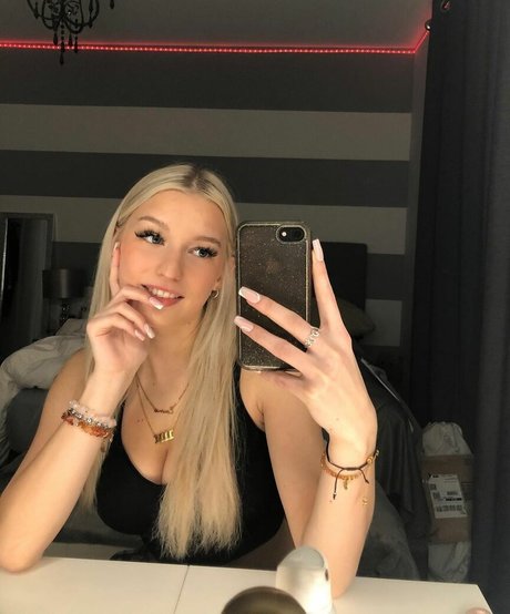 Emma Welyki onlyfans leaks nude