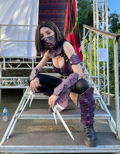 Romanowwa onlyfans naked pics