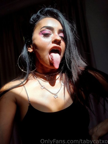 Tongue Queen onlyfans leak ass