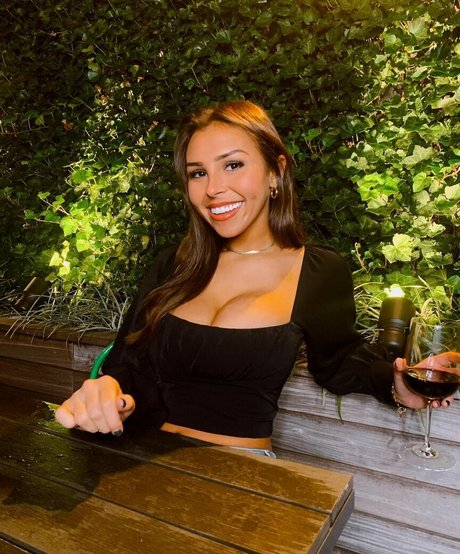 Faryn Corey Profile pic