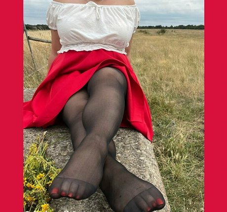 softsoles prettytoesxoxo leak onlyfans porn