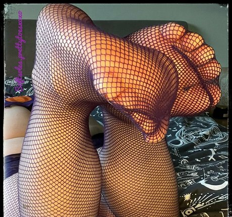 softsoles prettytoesxoxo onlyfans leak naked