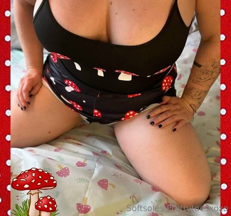 softsoles prettytoesxoxo onlyfans xxx