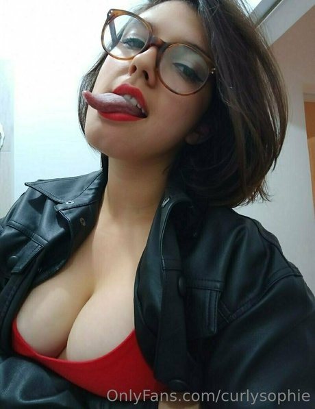 curlysophie Profile pic