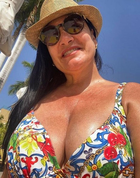 Angela Cavagna leaked onlyfans