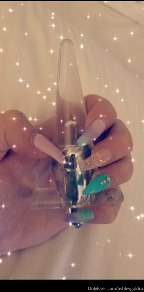 ashleygoldca onlyfans leaked pictures