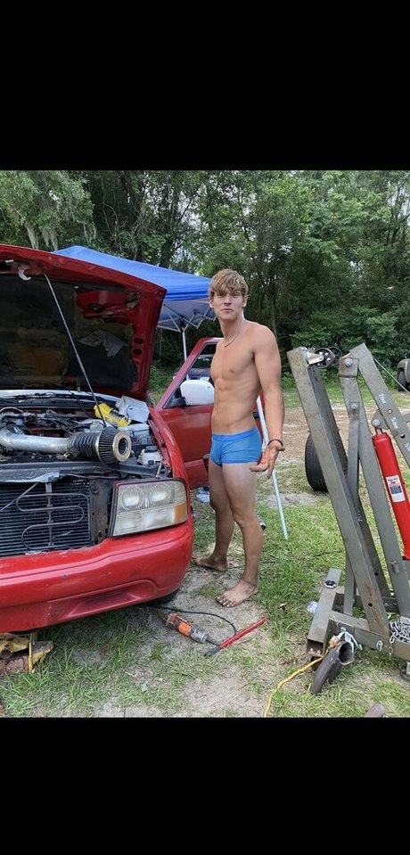 hungodeyfree naked on onlyfans