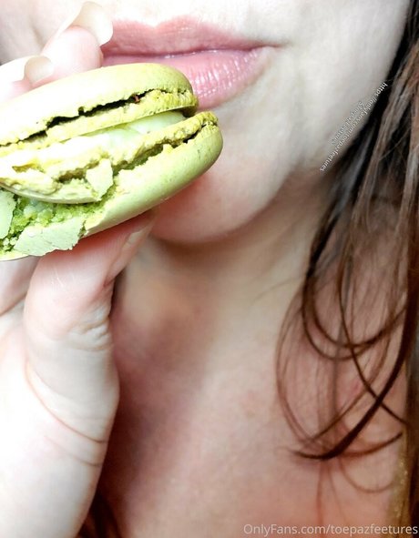 toepazfeetures onlyfans strip tease