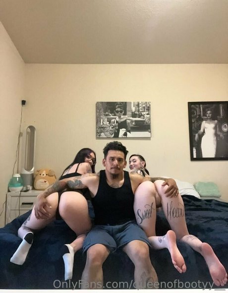 queenofbootyy__ onlyfans strip tease