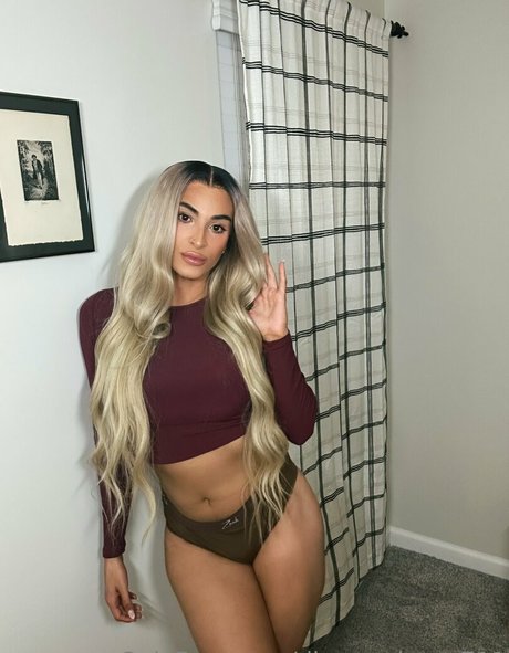 tschasitybanks onlyfans strip tease