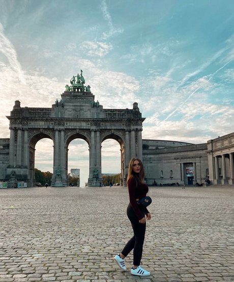 Ylenia Bevelacqua onlyfans strip tease