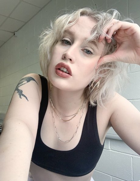 Lizzy Farrall onlyfans porn leak